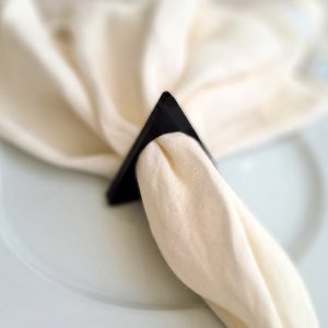 Üçgen Siyah Akrilik Peçete Halkası